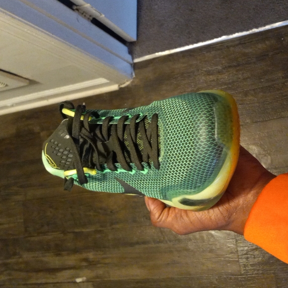 Shoes - Picture 2 of 5